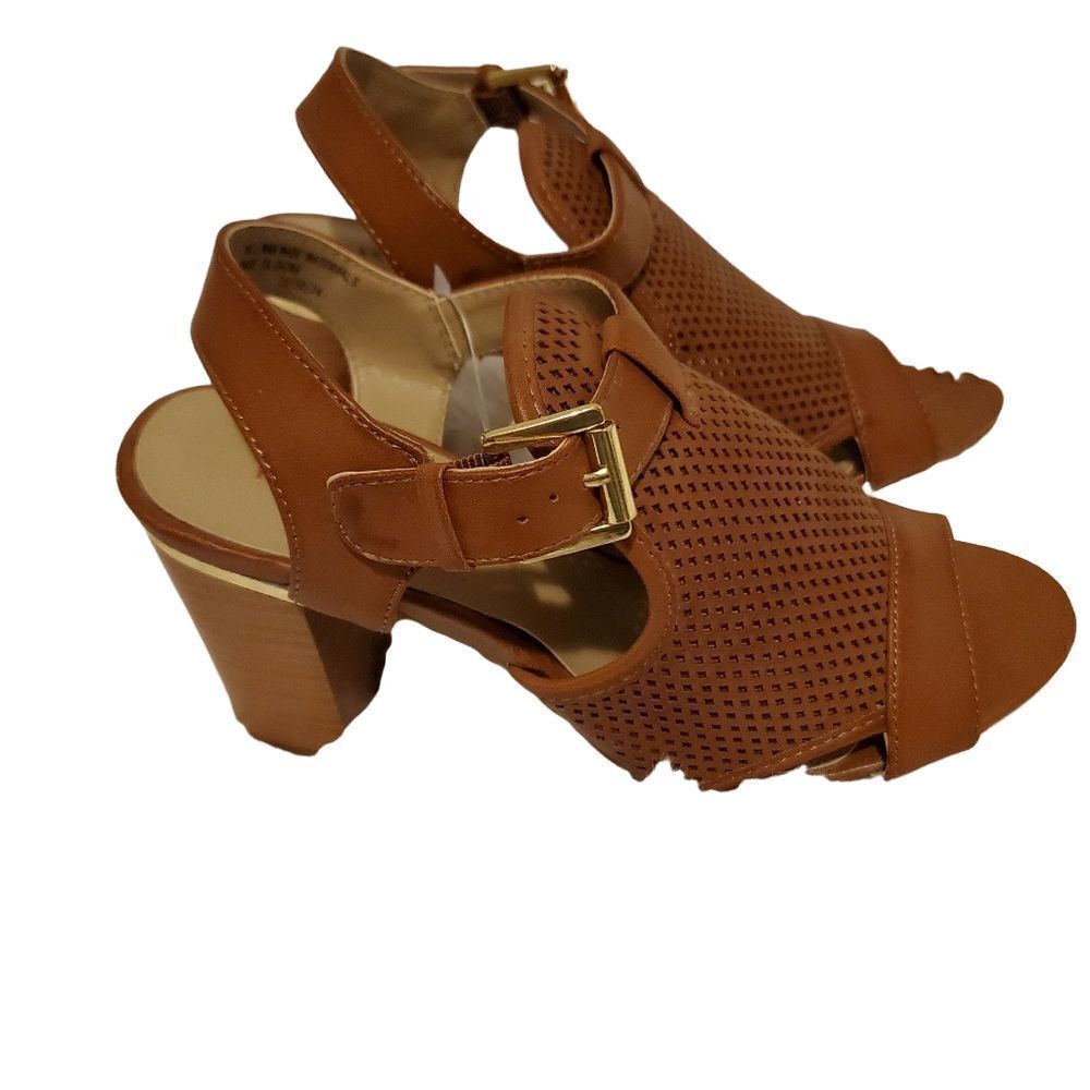 Nwt RIALTO Perforated Leather Heels